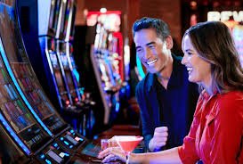 Tampilan permainan Mega Wheel di paustoto dengan segmen hadiah dan antarmuka pemain
